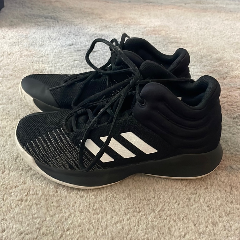 Adidas high-too kids basketball shoes sz3